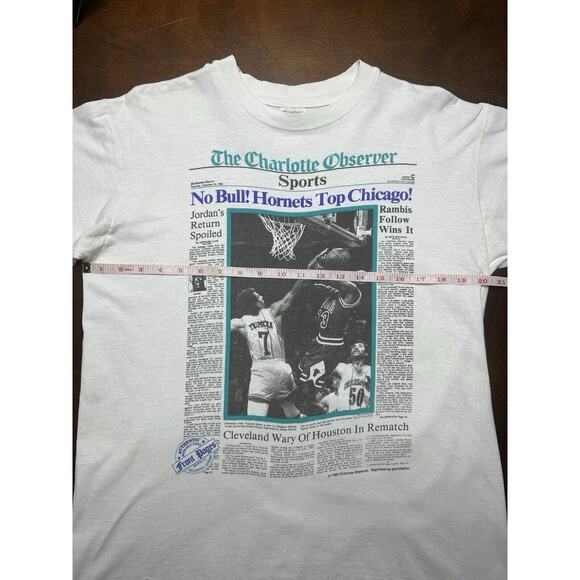 VTG 1988 The Charlotte Observer NBA Hornets Bulls Newspaper Print Shirt (L) RARE - Picture 4 of 14